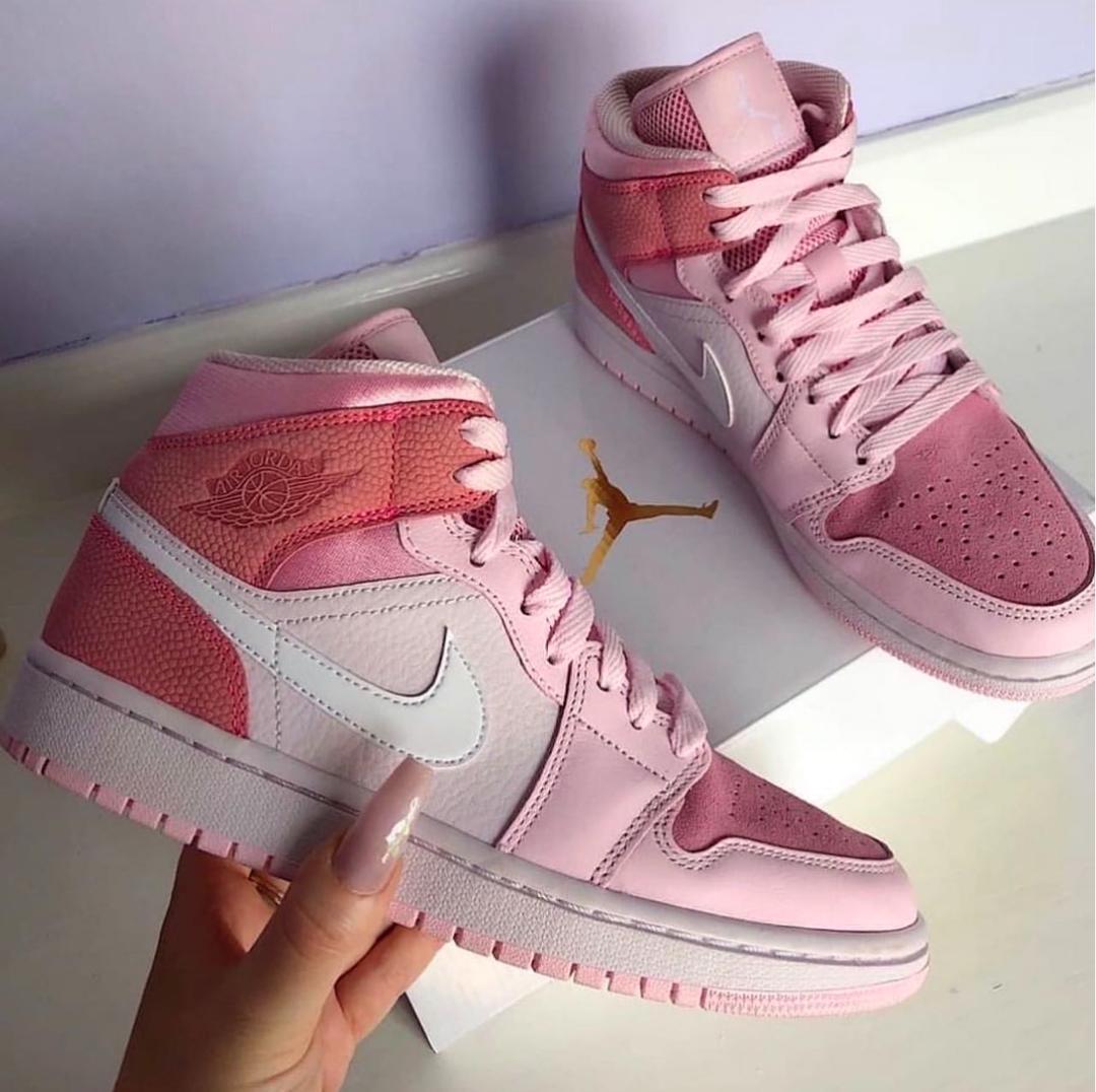 NIKE AIR JORDAN 1 RETRO HIGH OG